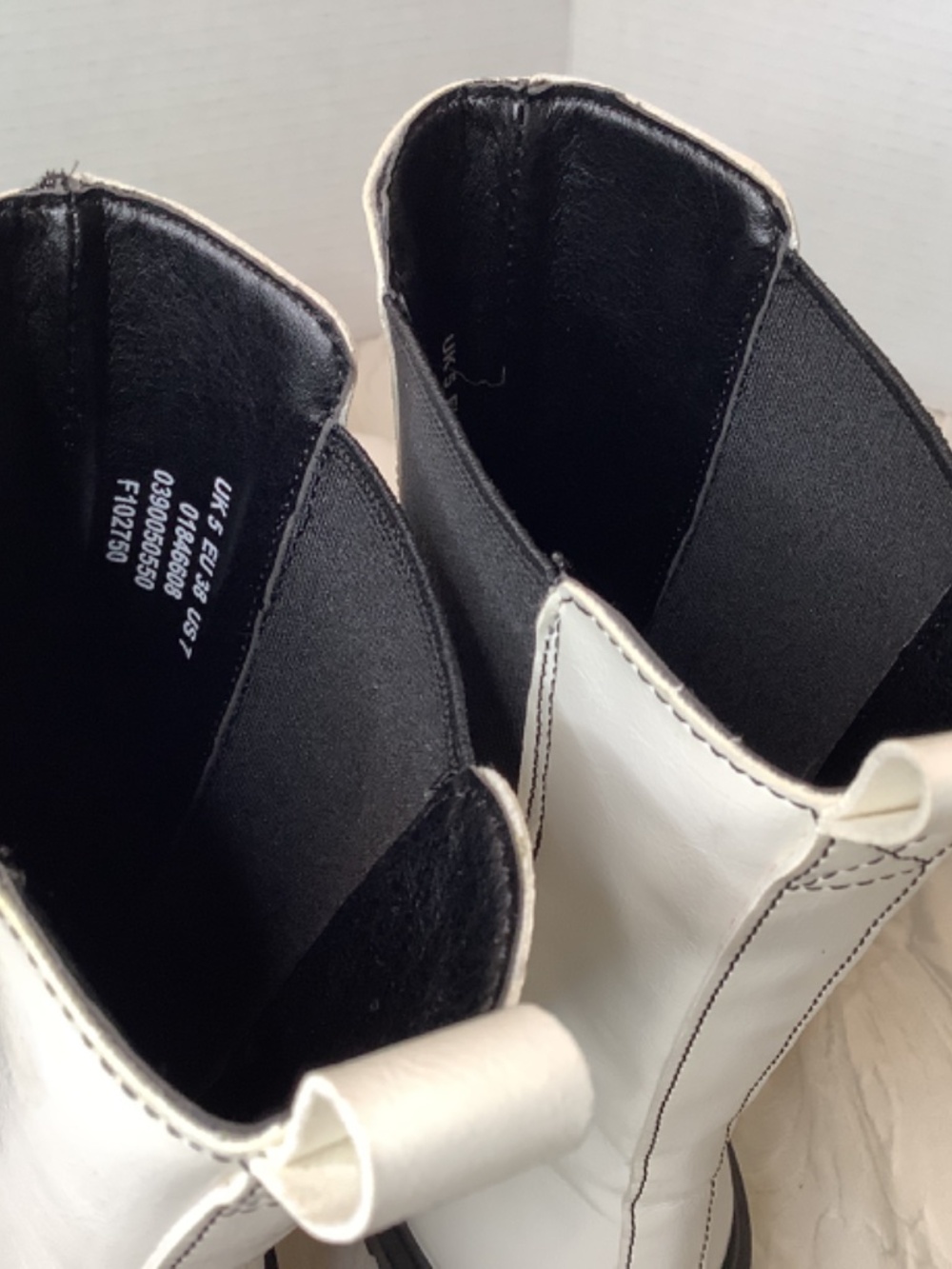 EUC ASOS design white black Chelsea boots platform - Picture 13 of 16